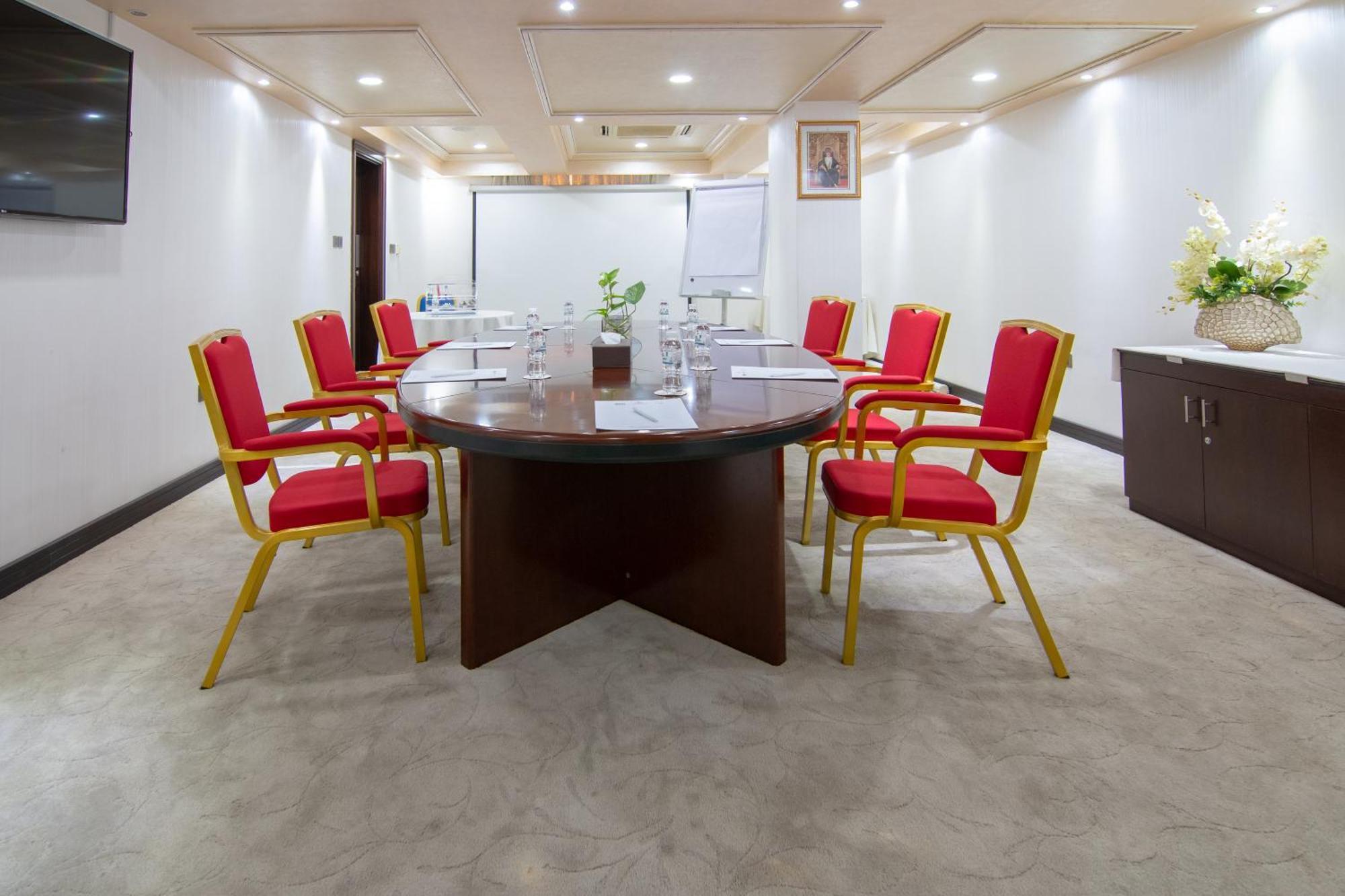 Garden Hotel Muscat By Royal Titan Group מראה חיצוני תמונה