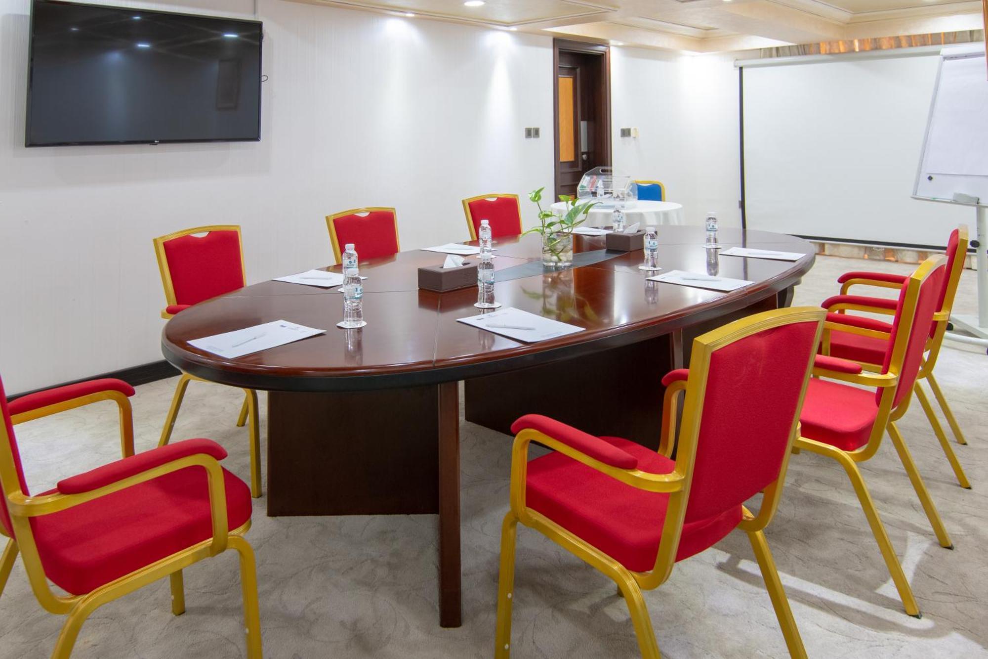 Garden Hotel Muscat By Royal Titan Group מראה חיצוני תמונה